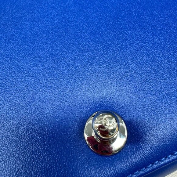 100% Authentic Chanel Boy Medium Caviar Shoulder Bag - Picture 9 of 14